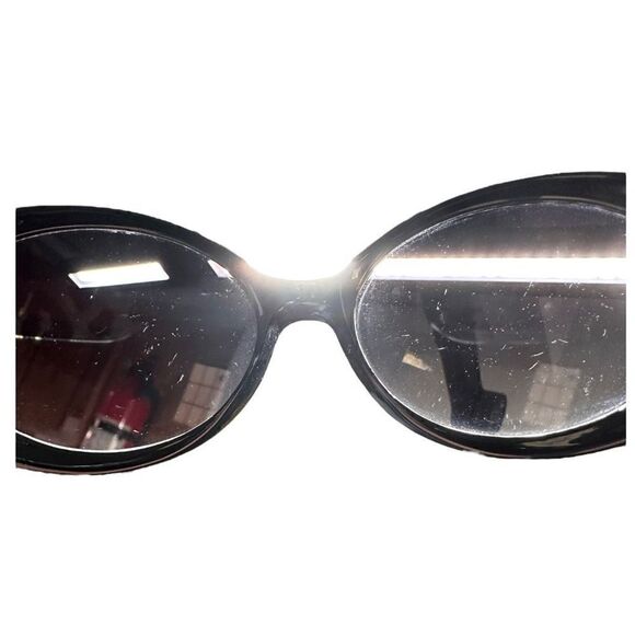 Liz Claiborne black plastic frame oval sunglasses 81141 - Picture 8 of 9